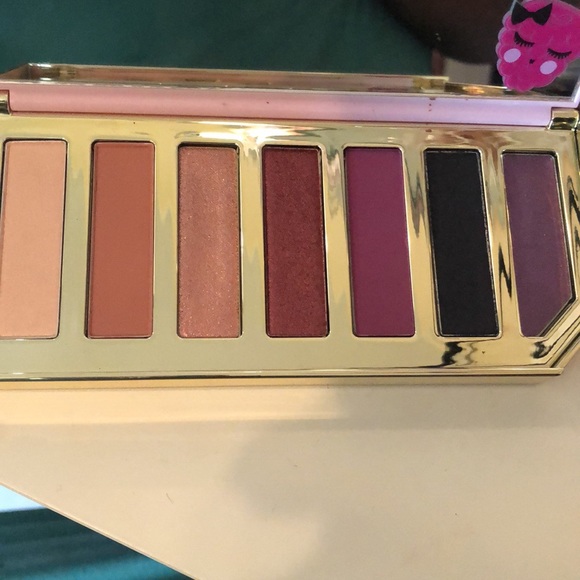 Too faced razzle dazzle berry eyeshadow palette - Picture 3 of 5